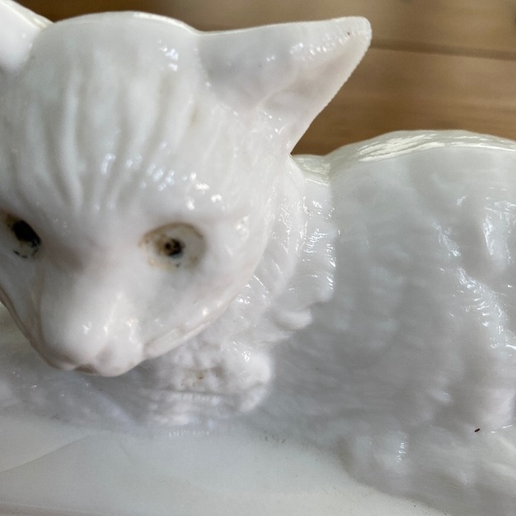 Westmorland White Milk (TOP ONLY) lGlass Cat w/ blue Glass Eyes Butter Dish Top - Picture 2 of 9